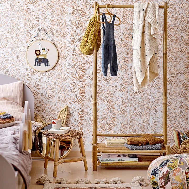 Bamboo coat stand from Bloomingville in the children's room with further natural decoration