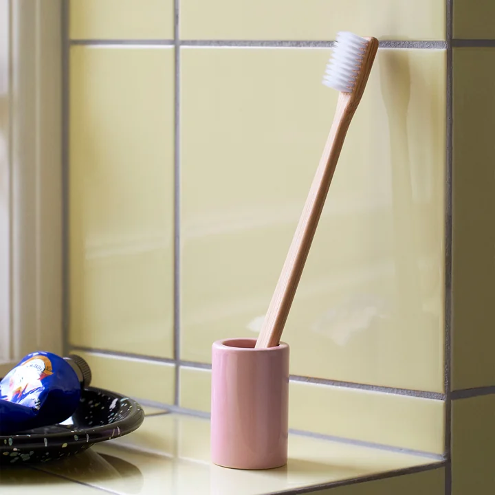 Bamboo toothbrush, natural and toothbrush holder, Ø 3 x H 5 cm, rose by HAY .
