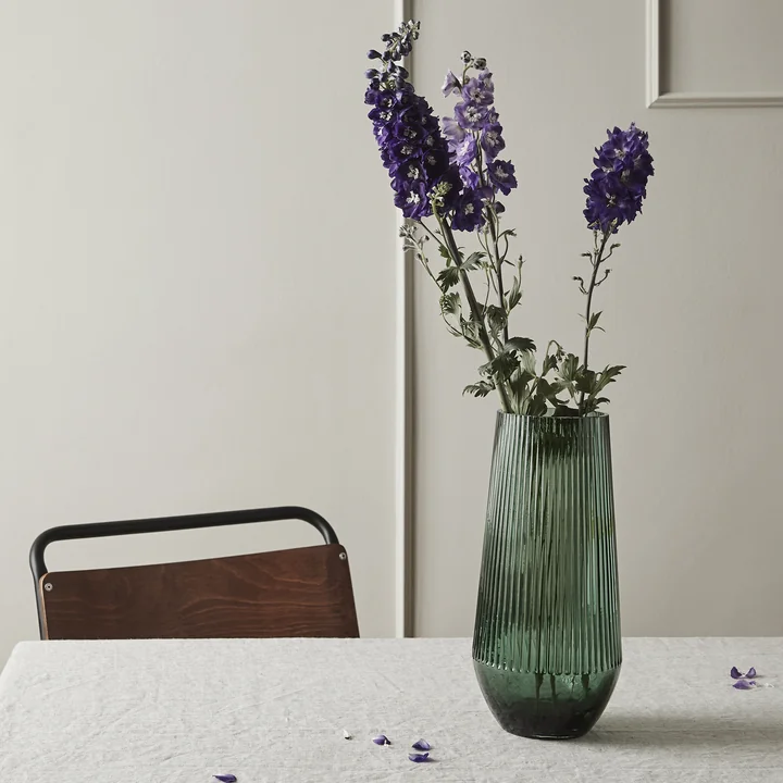 Classic Vase Ø 14,5 x H 29 cm, green from Collection with flowers