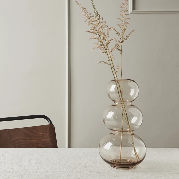 The Sphere vase from Collection on the dining table
