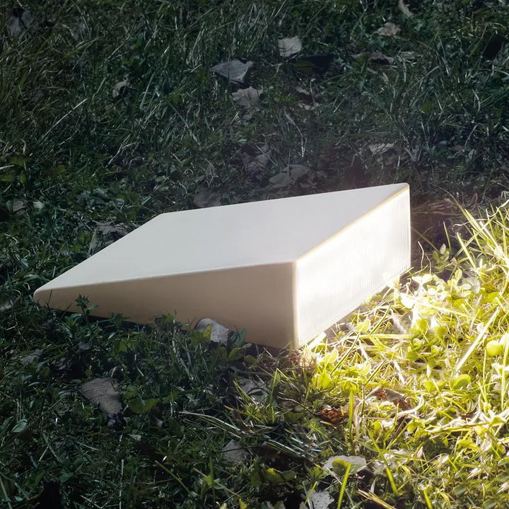 Cuneo outdoor LED wall light, gray / white by Artemide