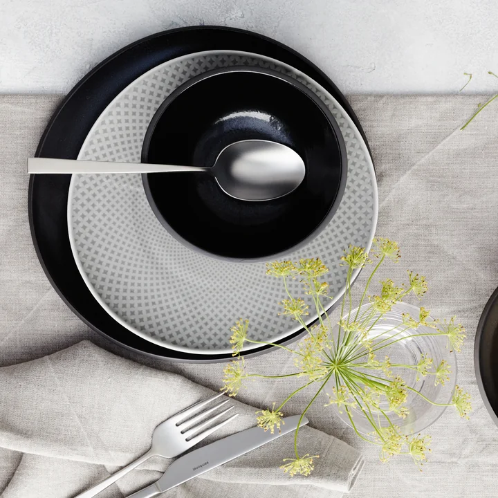 Junto tableware in pearl grey