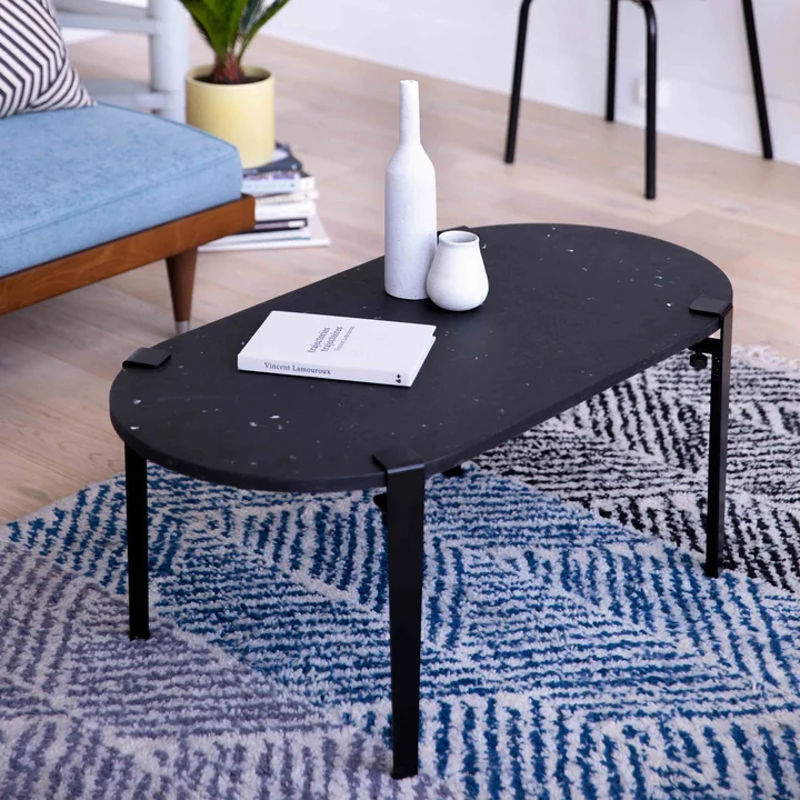 The GENOVA coffee table oval, graphite black from TipToe in the living room