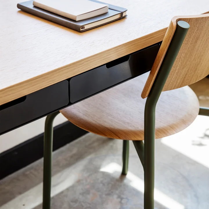 The MONOCHROME desk with drawers, oak, graphite black and the SSD chair by TipToe fit together perfectly