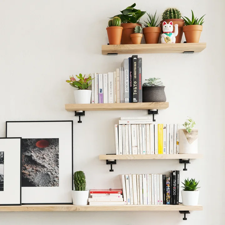 The table top wall bracket, graphite black from TipToe creates entire shelving systems in the living room