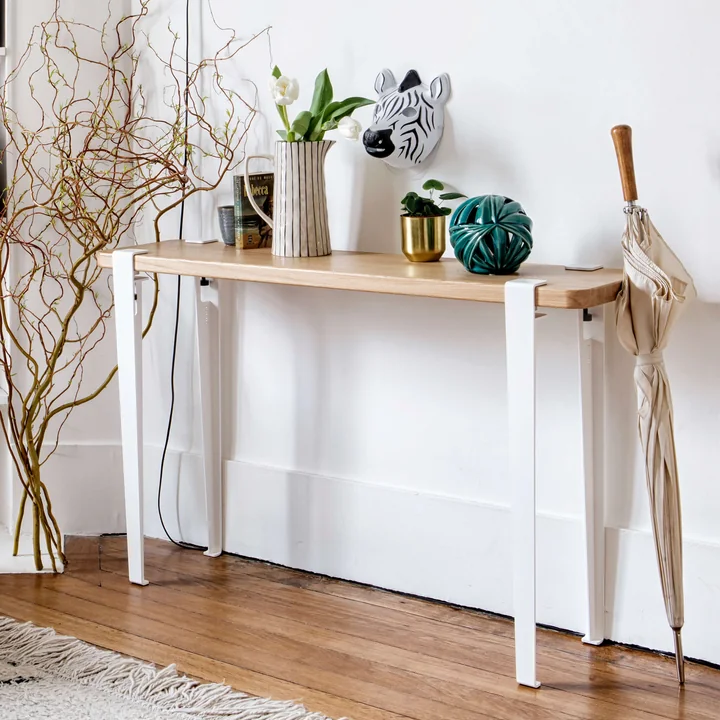 The table and desk leg H 75 cm, cloudy white, from TipToe as an elegant sideboard in the hallway