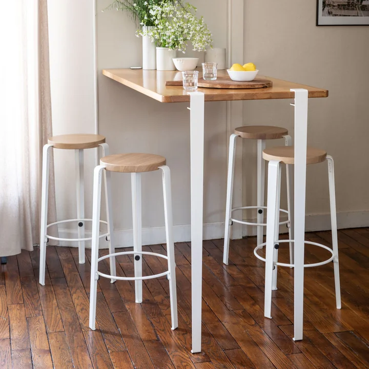 The bar table leg H 110 cm, cloudy white from TipToe in combination with bar stools in the same style