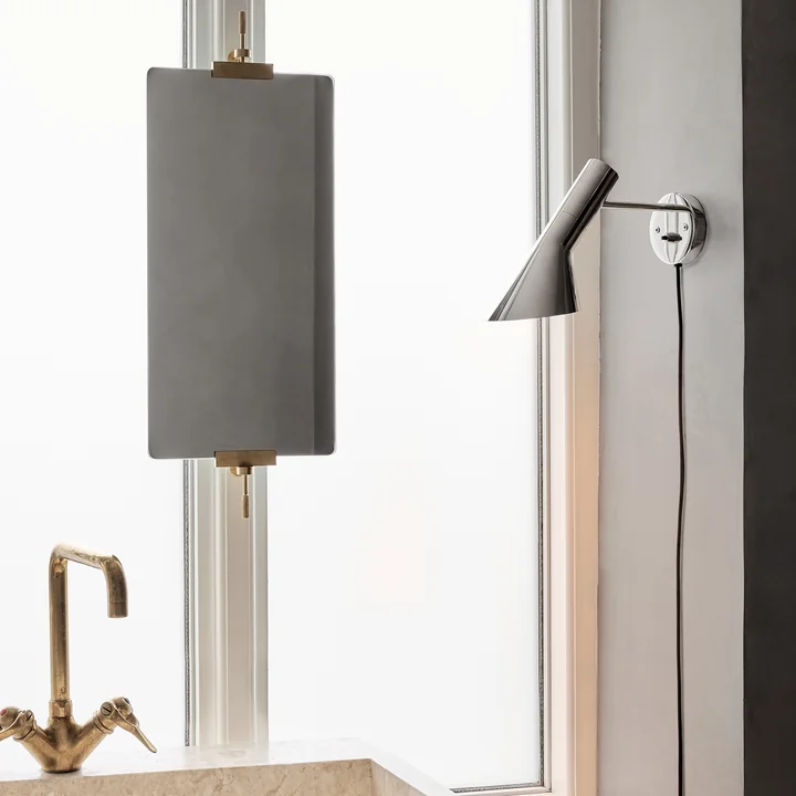 The AJ wall lamp from Louis Poulsen as accent lighting in the bathroom
