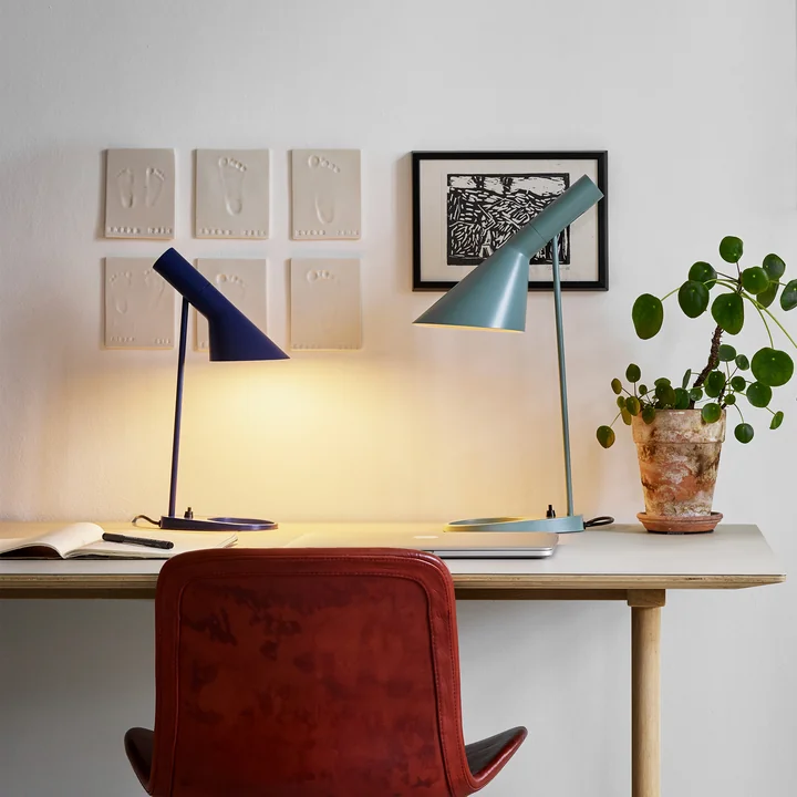 The AJ table lamp from Louis Poulsen in combination on the desk