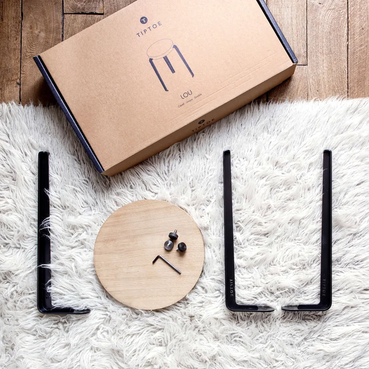 The LOU stool oak, natural in its components