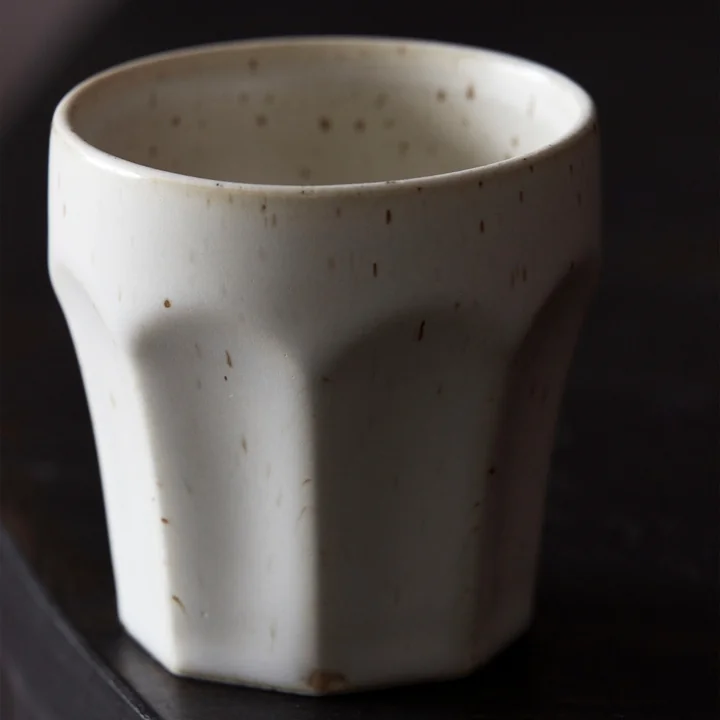 The Berica mug, H 63 mm, beige in detail