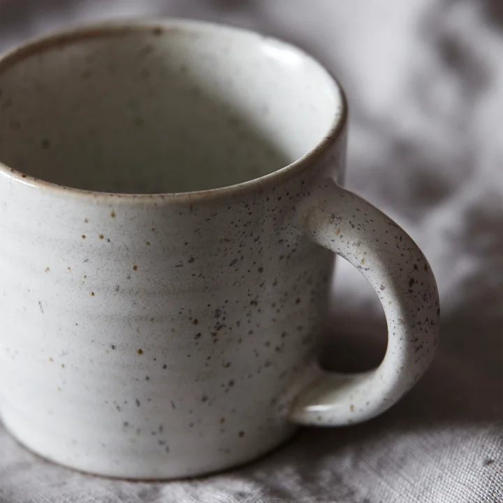 The mug with handle Pion, gray / white in detail