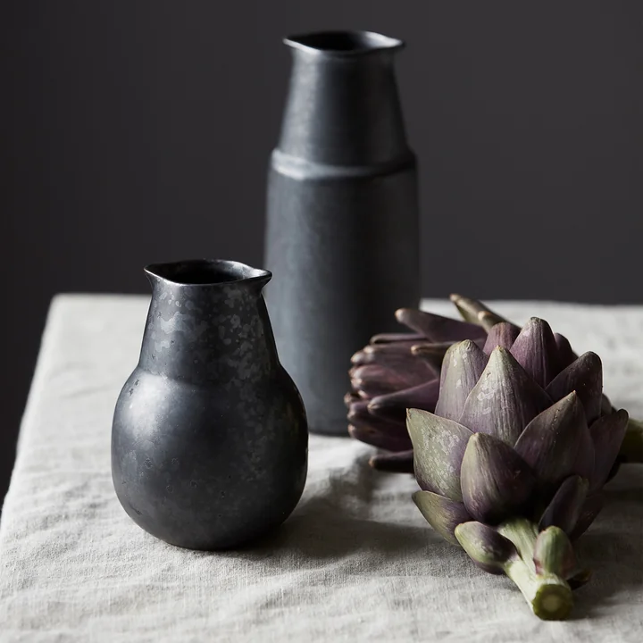 The jug Pion, H 12 cm, black / brown with the H 18 cm version