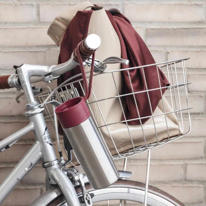 The To Go Thermo mug from Eva Solo hung on the bike handlebars