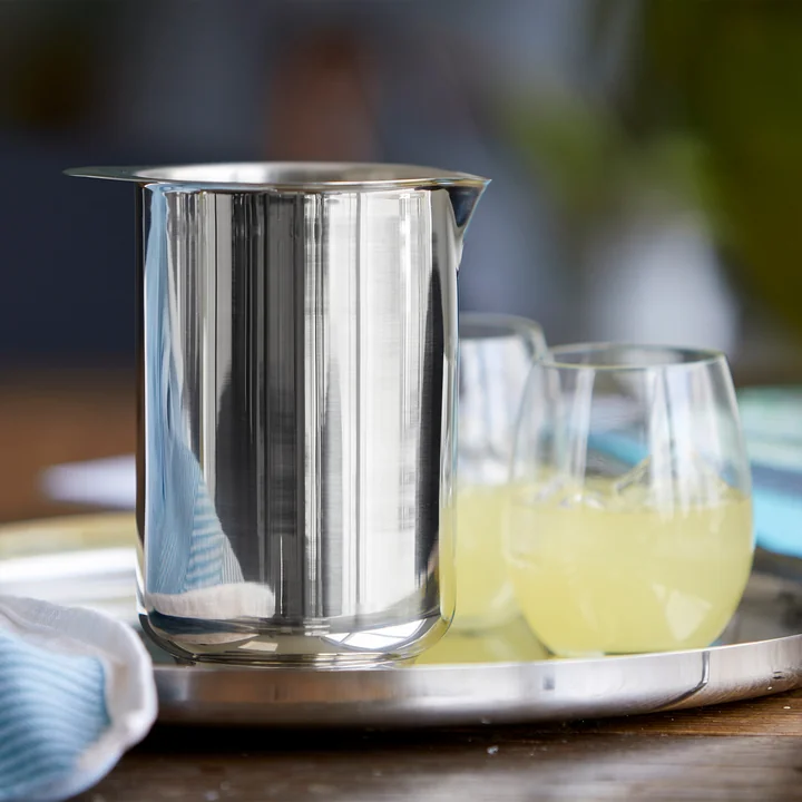 The Margrethe mixing cup, 1.0 l, stainless steel from Rosti is perfect for serving chilled drinks