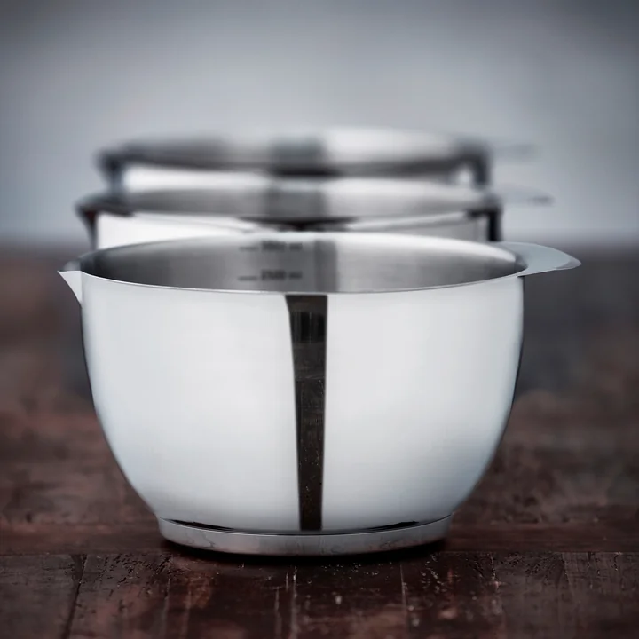 The Margrethe mixing bowl, stainless steel from Rosti convinces with a clear, noble design
