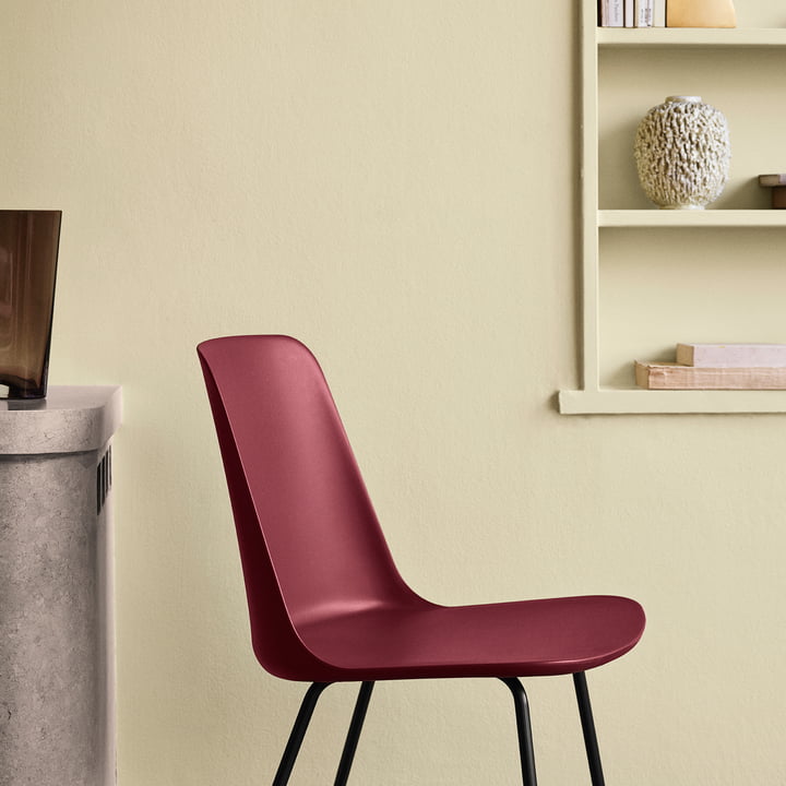 The Rely Chair HW6 from & Tradition convinces with smooth curves