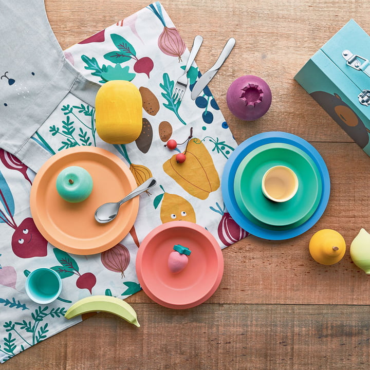 The Giro Kids children's tableware from Alessi brings cheerfulness and lightness to the kitchen with its bright colors