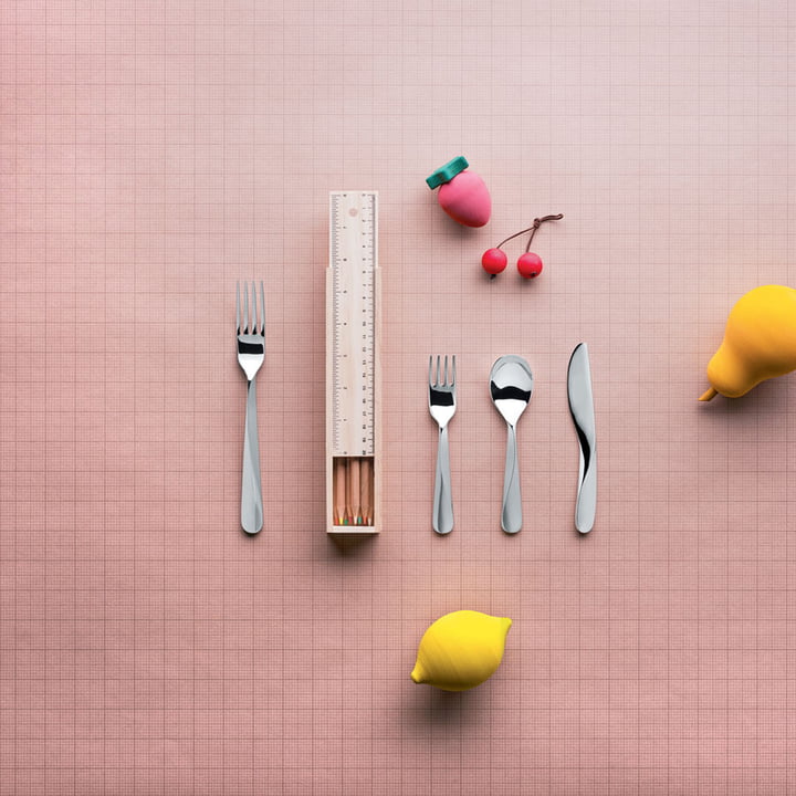 The Giro Kids children's cutlery from Alessi is the perfect tool for the first, self-prepared meals