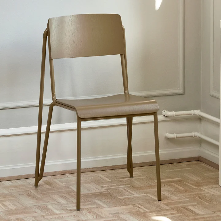 The Petit Standard chair, clay / clay of HAY in a room with lots of wood elements