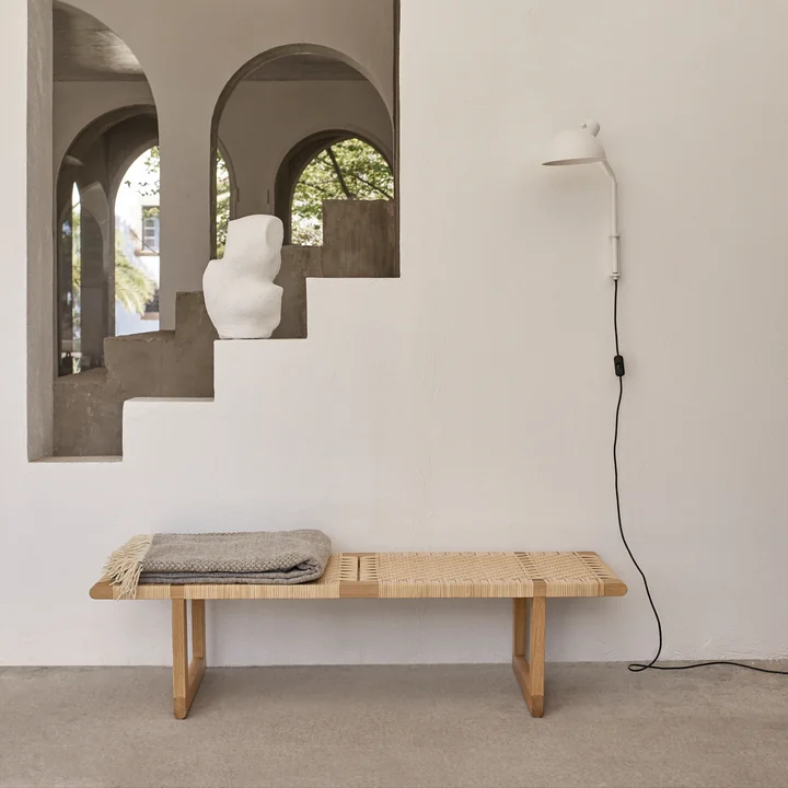The BM0488 coffee table by Carl Hansen in the entrance hall