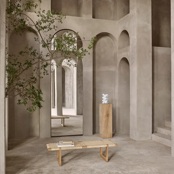 The BM0488 coffee table by Carl Hansen as the center of a high room