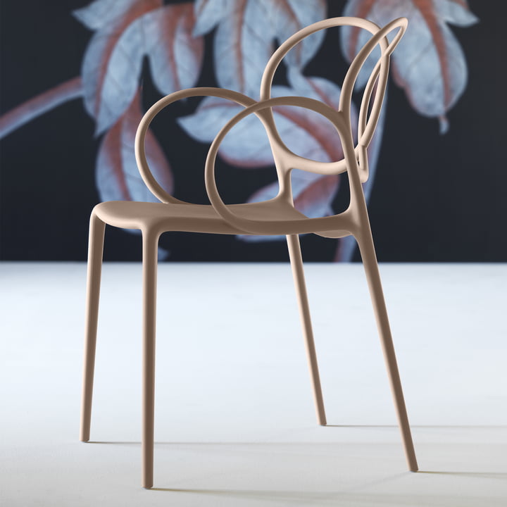 The Sissi arm chair, pastel pink in solo