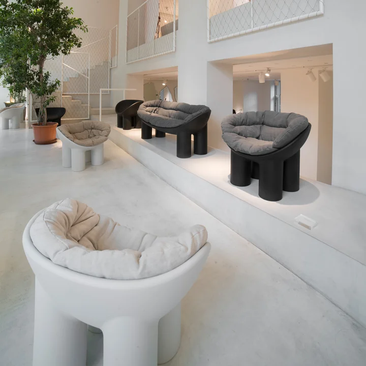 Roly Poly, Sofa and Armchair in the noble foyer