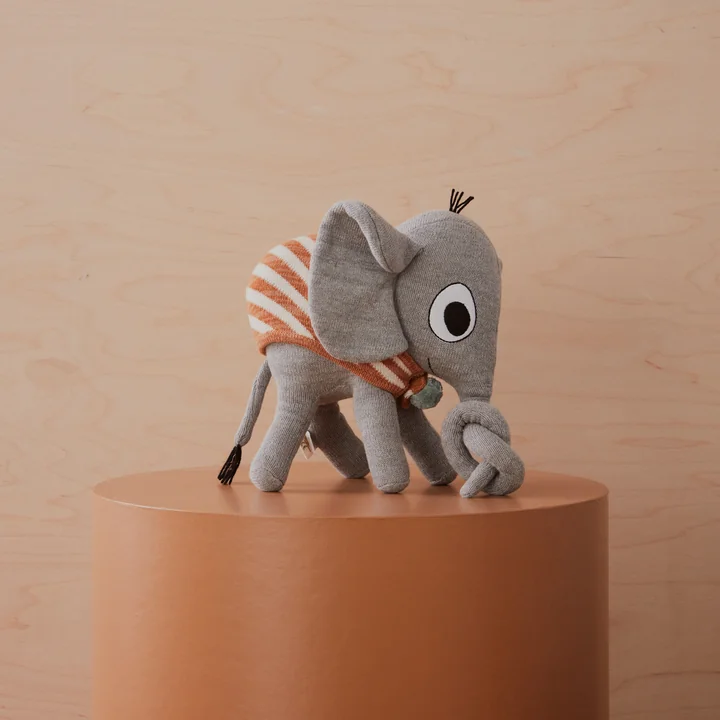 The knitted cuddly toy from OYOY as an elephant with knotted trunk