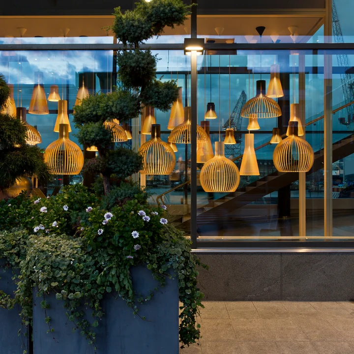 The Victo Small 4251 pendant luminaire from Secto as an impressive luminaire composition in a public building