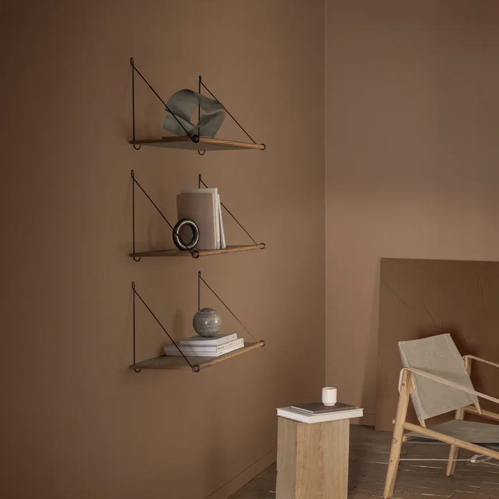 The Loop Shelf from We Do Wood in the living room on the wall as a shelf for books and decorative elements