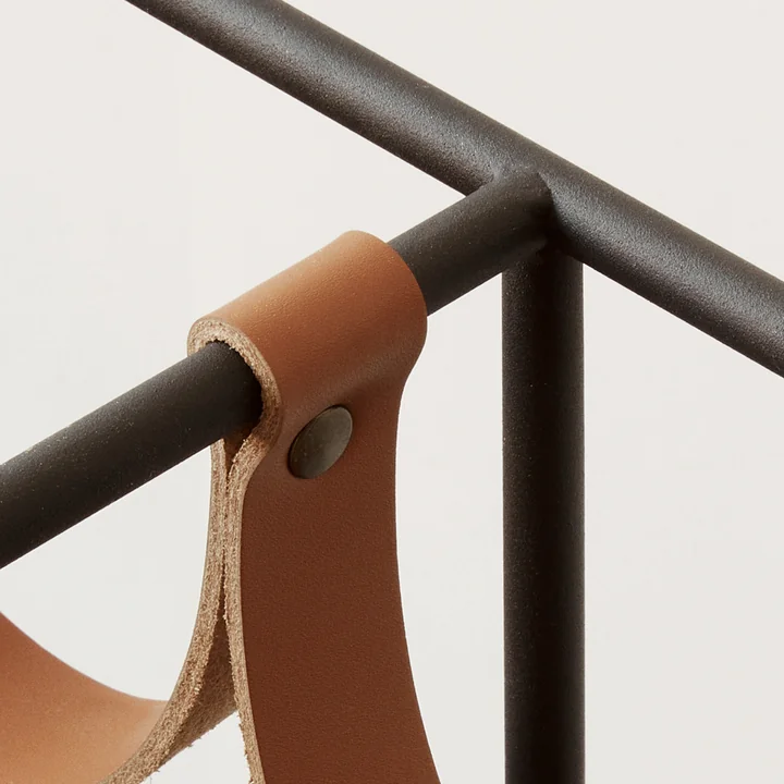 The Umanoff wine rack for 8 bottles, steel black (RAL 9005) / leather brown from Audo