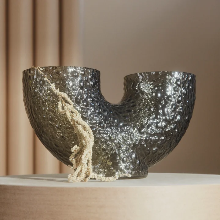 The Arura Vase Low from AYTM convinces with its textured surface