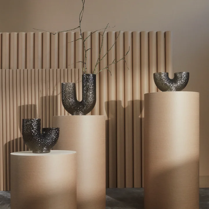 The different Arura vases from AYTM presented on columns