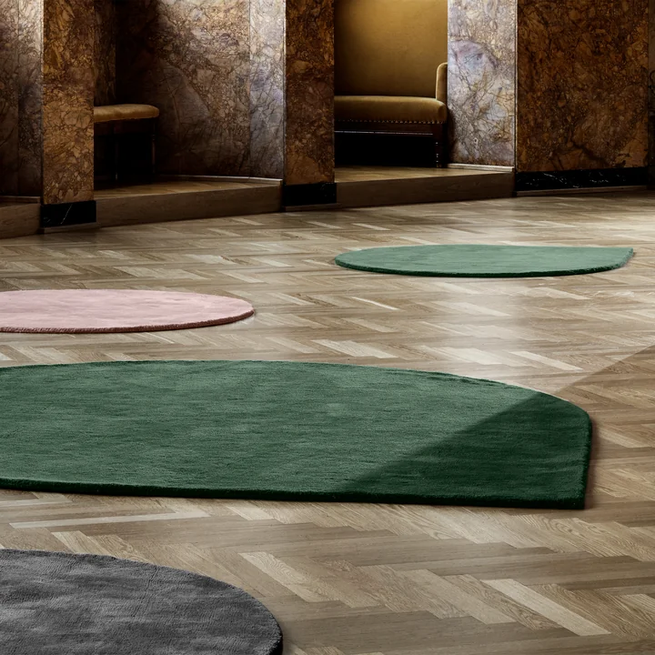 The Stilla rug of AYTM in its different colours on a wooden parquet floor