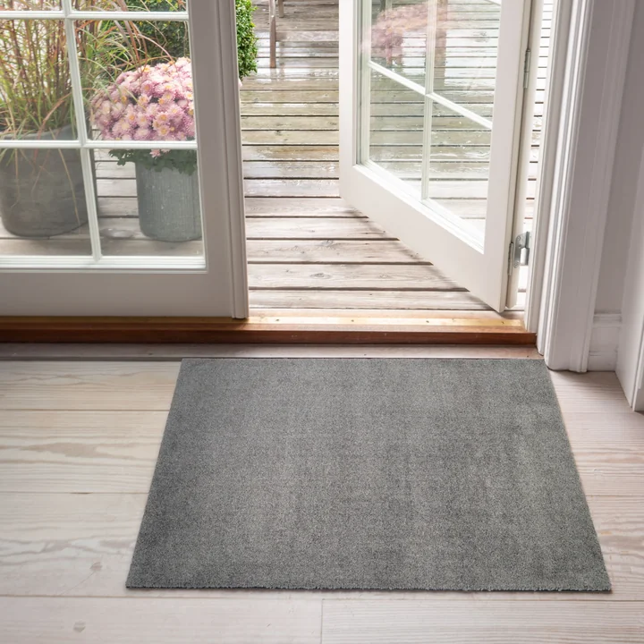 The Unicolor doormat from tica copenhagen in front of the patio door