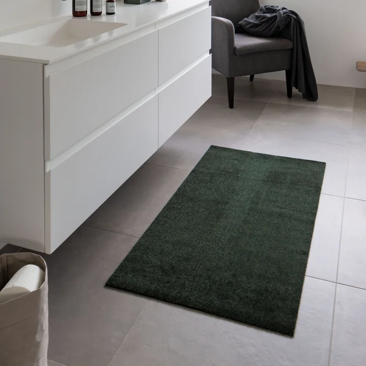 The Unicolor doormat from tica Copenhagen in the bathroom in front of the sink cabinet