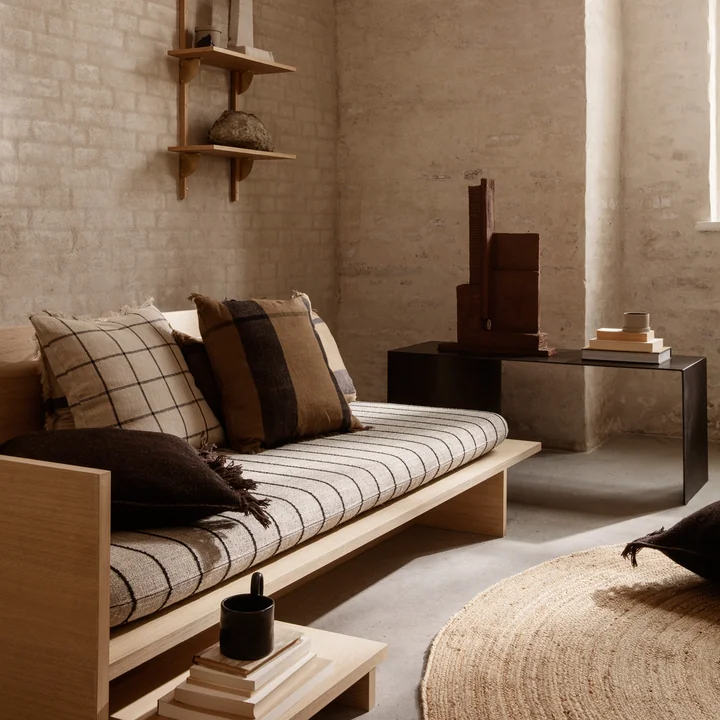 The Kona mattress Pasadena by Ferm Living on the Kona bed decorated with large cushions in earthy tones