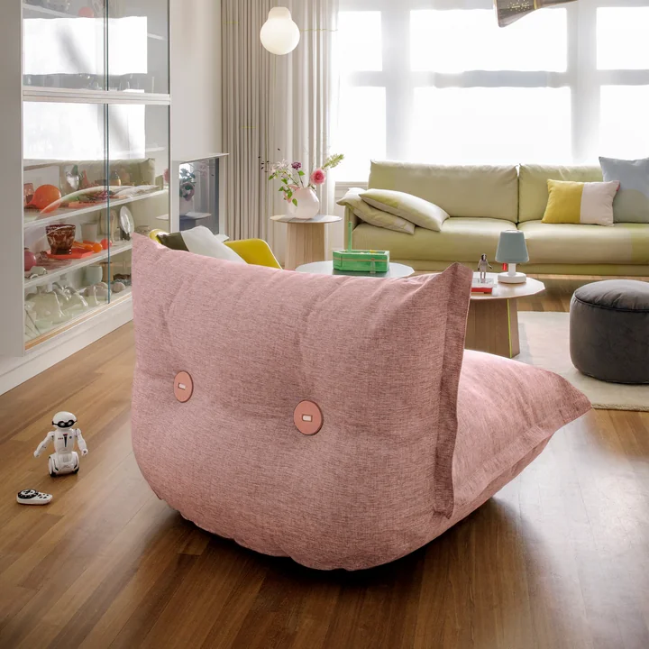 The Bonbaron armchair from Fatboy in the centre of the living room