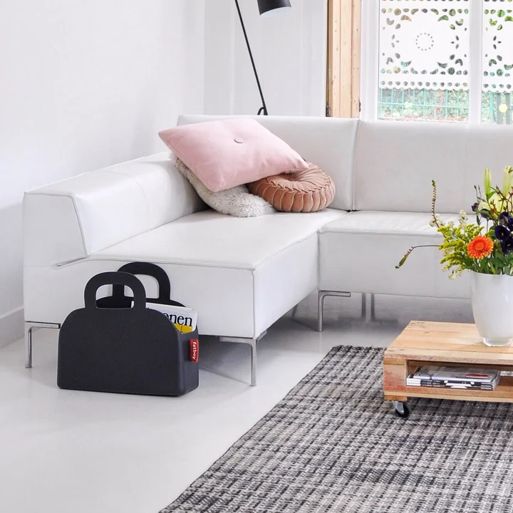The Sjopper-Kees bag as storage for magazines