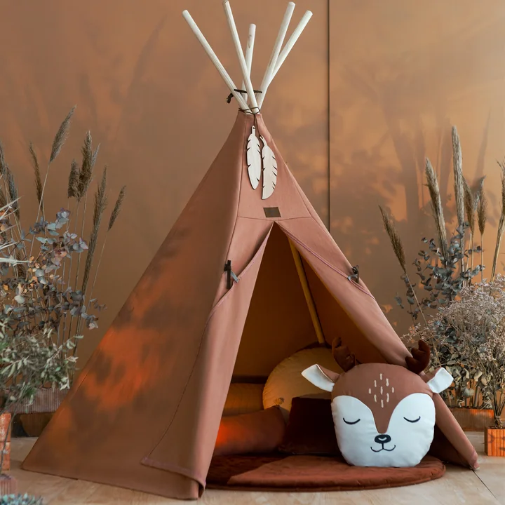 The Nevada Tipi tent & animal cushion from Nobodinoz creates a playful Indian atmosphere
