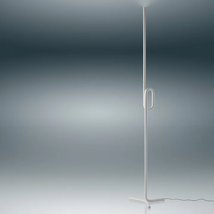 The Tobia LED floor lamp from Foscarini in white has an expressive form