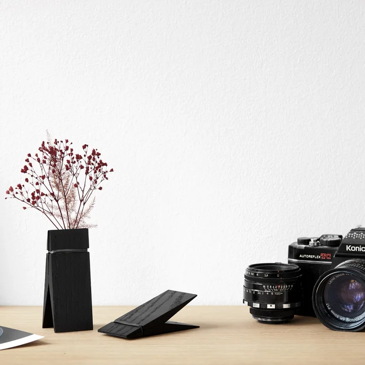 The Pinch decorative clip as a flower vase