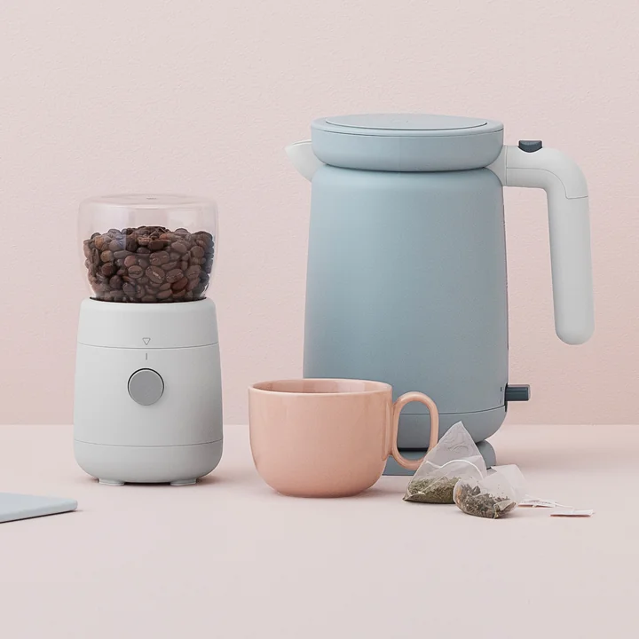 The light grey Foodie coffee grinder and the light blue kettle from Rig-Tig by Stelton
