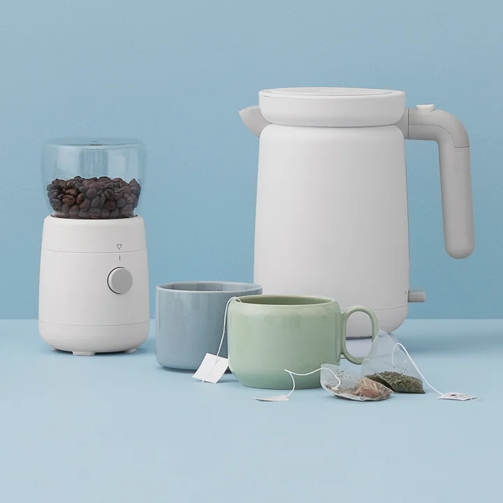 The perfect complement to the Foodie coffee grinder: the kettle from Rig-Tig by Stelton