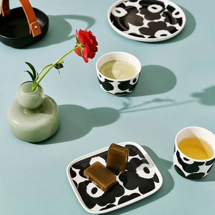 The Unikko pattern from Marimekko on serving plates and mugs