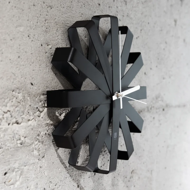 The modern wall clock Ribbon from Umbra