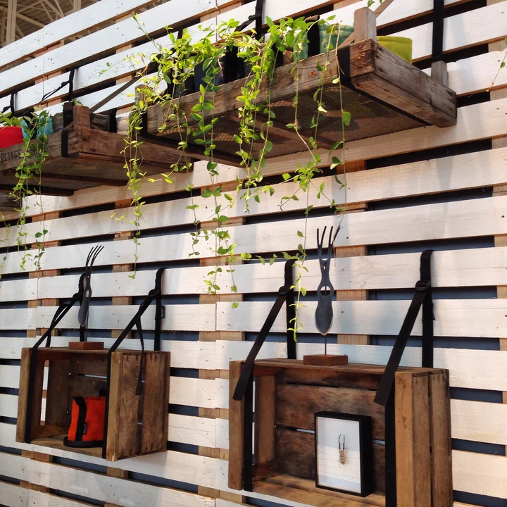 Versatile suspension for planting solutions