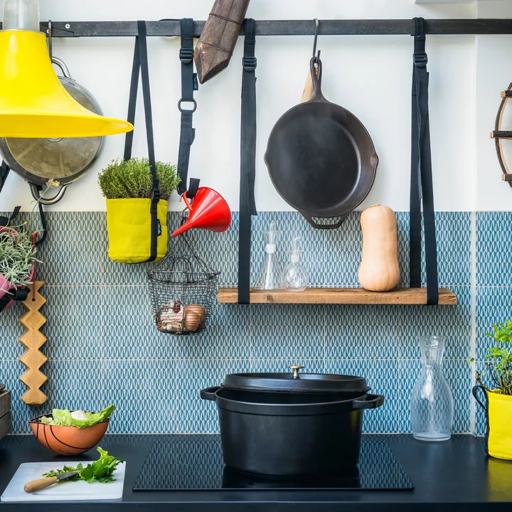 Universal belt system in the kitchen