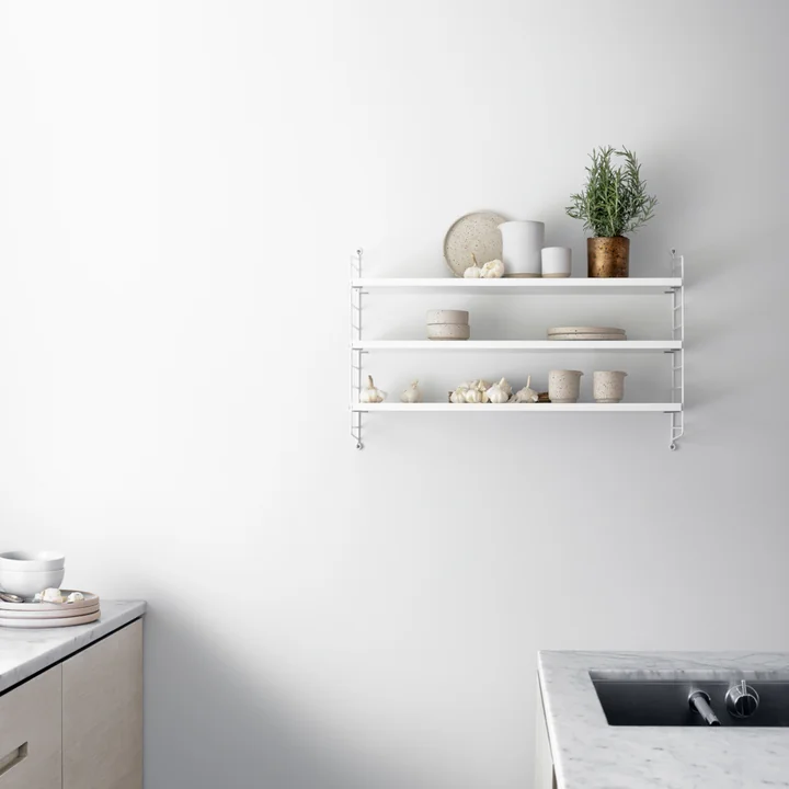 Compact wall shelf in white